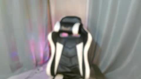 Snapshot of _caroline18_ chatting on 01.08.25 Kate flores online show from 01.08.25