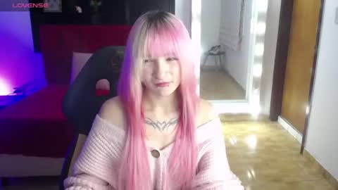 Snapshot of _charlotte_collins_ chatting on 06.12.26 _charlotte_collins_ online show from 06.12.26