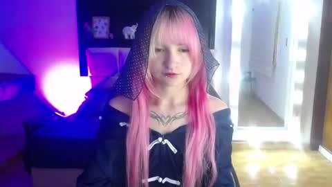 Snapshot of _charlotte_collins_ chatting on 06.22.26 _charlotte_collins_ online show from 06.22.26