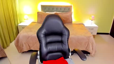 Snapshot of _charlotte_evans_2 chatting on 09.13.25 Charlote online show from 09.13.25