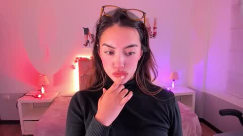 Snapshot of _charlotte_evans_2 chatting on 10.08.25 Charlote online show from 10.08.25