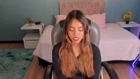 Snapshot of _charlotte_evans_2 chatting on 04.17.26 Charlote online show from 04.17.26