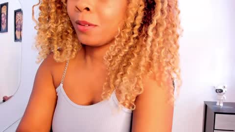 Snapshot of _charlottedavis chatting on 01.26.25 _charlottedavis online show from 01.26.25