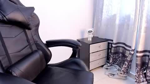 Snapshot of _charlottedavis chatting on 02.13.25 _charlottedavis online show from 02.13.25