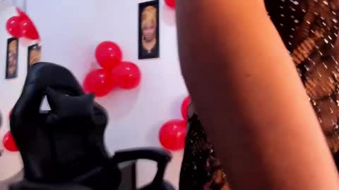 Snapshot of _charlottedavis chatting on 02.19.25 _charlottedavis online show from 02.19.25