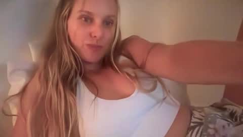 Snapshot of _chelsea___ chatting on 10.16.25 Chelsea xo online show from 10.16.25