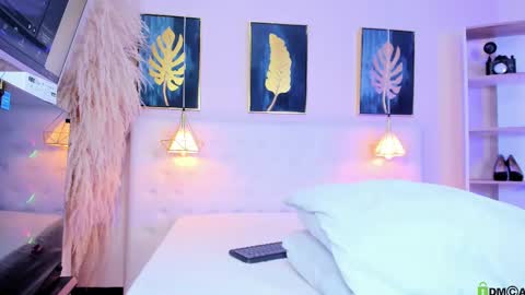 Snapshot of _cinnamon_star chatting on 09.19.25 _cinnamon_star online show from 09.19.25