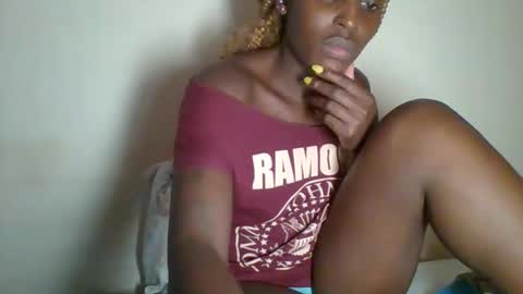 Snapshot of _clara01 chatting on 02.18.25 clara online show from 02.18.25