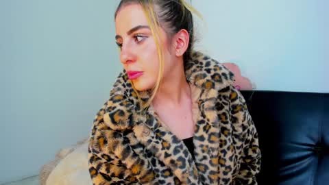 Snapshot of _cloe_1 chatting on 12.14.24 Chloe online show from 12.14.24