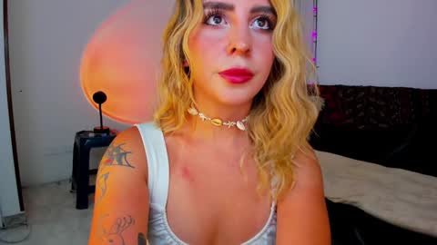 Snapshot of _cloe_1 chatting on 01.07.25 Chloe online show from 01.07.25