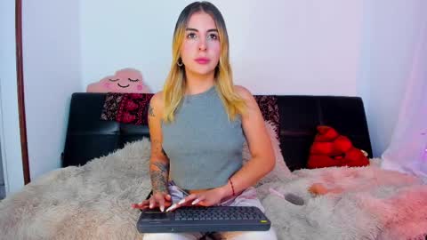 Snapshot of _cloe_1 chatting on 02.19.25 Chloe online show from 02.19.25