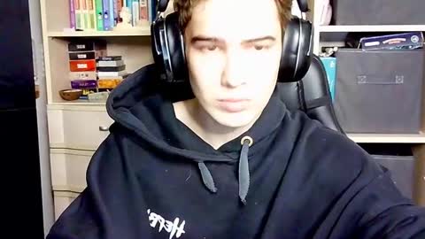 _crise_next_door_ online show from 10.04.25