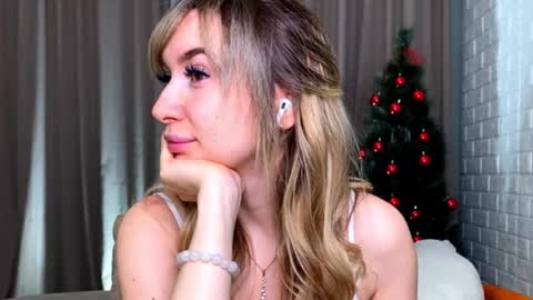 _crystal_moon_1 online show from 12.20.25