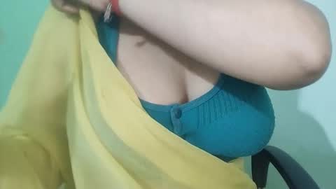 Snapshot of _dreamgirl_0 chatting on 02.25.26 _dreamgirl_0 online show from 02.25.26