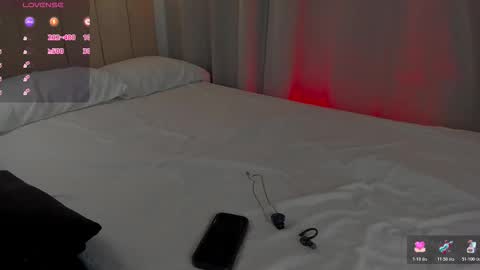 Snapshot of _e_m_m_a_1 chatting on 11.18.25 Emma and Tonny online show from 11.18.25