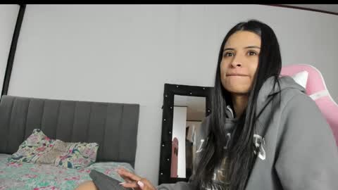 Snapshot of _elektrah chatting on 02.19.25 _elektrah online show from 02.19.25