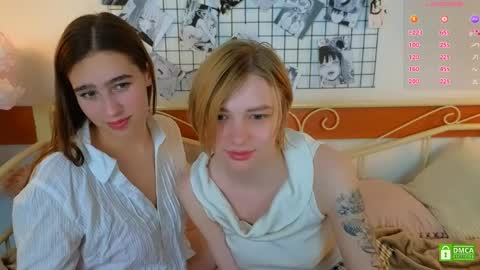 Snapshot of _eliizabeth__ chatting on 04.22.26 Lizzy online show from 04.22.26