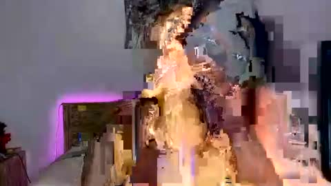 Snapshot of _elisavae chatting on 12.16.25 elisa online show from 12.16.25