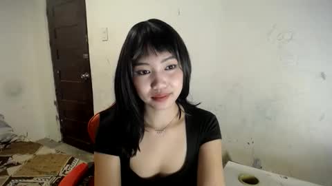 Snapshot of _ellevivien chatting on 03.22.26 Elle online show from 03.22.26