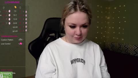 Snapshot of _elven_dreams__ chatting on 12.21.24 chloue and Gretta online show from 12.21.24