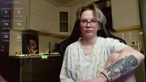 Snapshot of _elven_dreams__ chatting on 06.06.26 chloue and Gretta online show from 06.06.26
