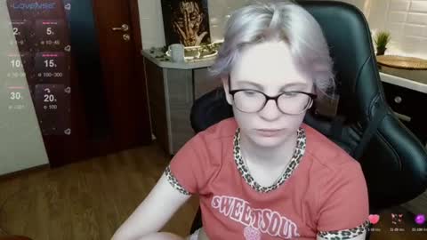 chloue and Gretta online show from 07.12.26