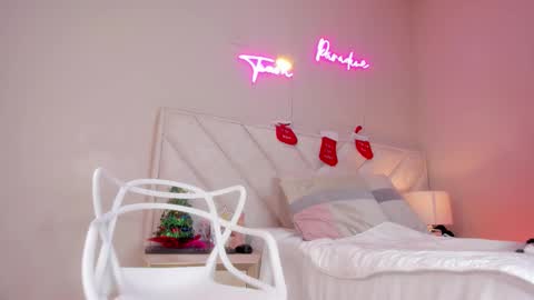 Snapshot of _emily__cb chatting on 12.14.25 Hi Im Emily online show from 12.14.25