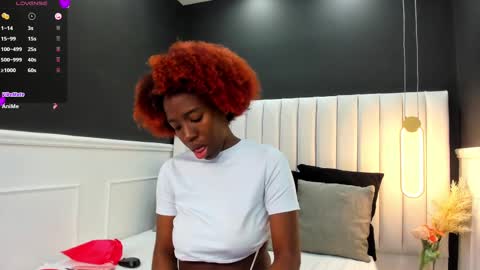 Snapshot of _emma_willliams_ chatting on 09.09.25 Emma online show from 09.09.25