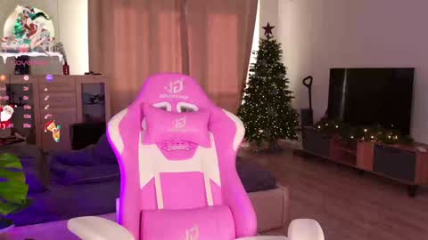 Mia  online show from 12.15.24