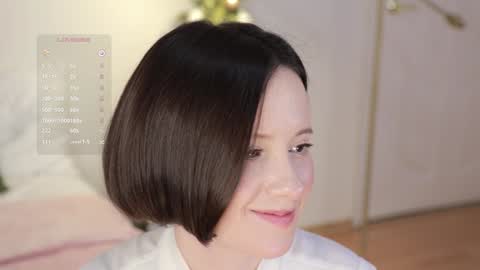 Snapshot of _female_essence_ chatting on 01.06.25 Essie online show from 01.06.25