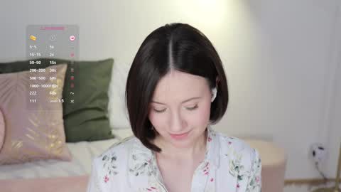 Snapshot of _female_essence_ chatting on 02.13.25 Essie online show from 02.13.25