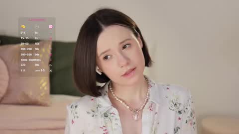 Snapshot of _female_essence_ chatting on 03.01.25 Essie online show from 03.01.25