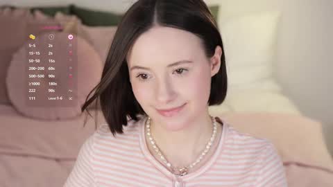 Snapshot of _female_essence_ chatting on 03.05.25 Essie online show from 03.05.25