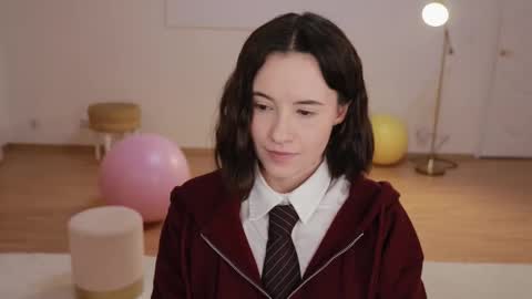 Snapshot of _female_essence_ chatting on 10.15.25 Essie online show from 10.15.25