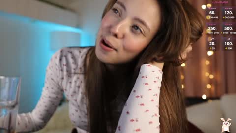 Snapshot of _fluffybunny_ chatting on 01.11.25 Goldy Grace online show from 01.11.25