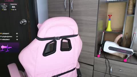 we are hot friends online show from 02.18.25