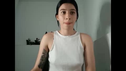 Snapshot of _genesid_dixton chatting on 02.07.25 Mia-foster online show from 02.07.25