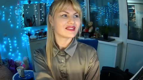 Snapshot of _glamorous_ chatting on 02.11.25 _glamorous_ online show from 02.11.25