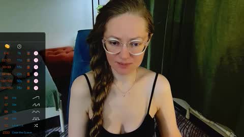 Snapshot of _goldilocks__ chatting on 09.22.25 _goldilocks__ online show from 09.22.25