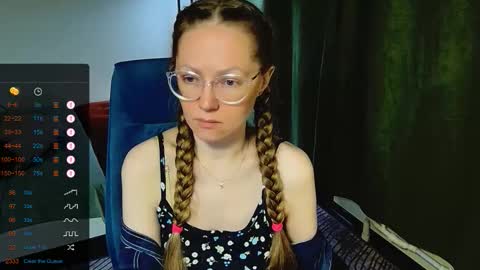 Snapshot of _goldilocks__ chatting on 09.23.25 _goldilocks__ online show from 09.23.25