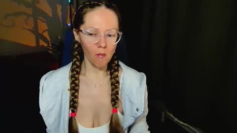 Snapshot of _goldilocks__ chatting on 09.29.25 _goldilocks__ online show from 09.29.25