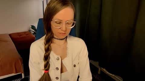 Snapshot of _goldilocks__ chatting on 10.02.25 _goldilocks__ online show from 10.02.25