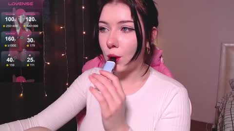 Snapshot of _gummybears_ chatting on 03.06.25 Tori online show from 03.06.25