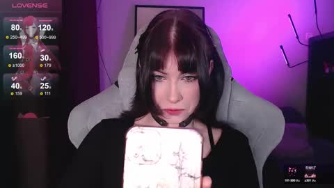 Snapshot of _gummybears_ chatting on 09.25.25 Tori online show from 09.25.25