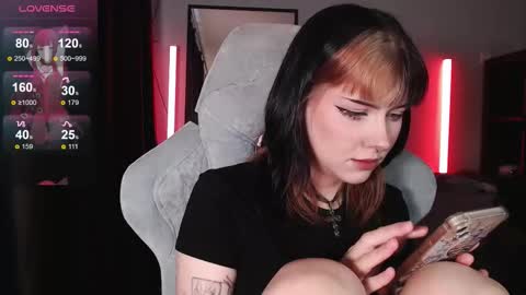 Snapshot of _gummybears_ chatting on 10.11.25 Tori online show from 10.11.25