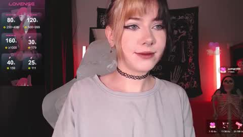 Snapshot of _gummybears_ chatting on 11.21.25 Tori online show from 11.21.25