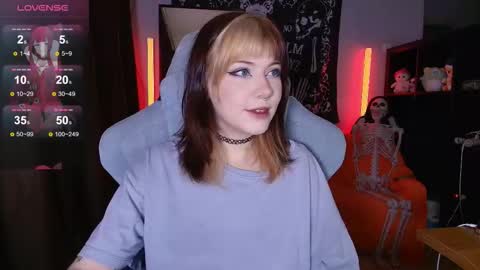 Snapshot of _gummybears_ chatting on 11.23.25 Tori online show from 11.23.25