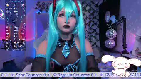 Snapshot of _heavenly_blue_ chatting on 10.11.25 Bluey online show from 10.11.25