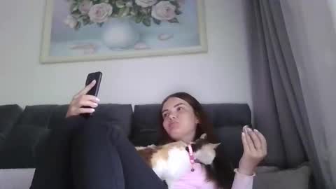 Snapshot of _hidden_frommymoom_ chatting on 05.31.26 Criss4u online show from 05.31.26