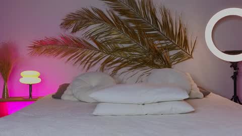 Holly online show from 12.22.24